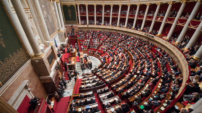 Parlement et citoyens : quand les élus acceptent  de faire la loi avec les électeurs